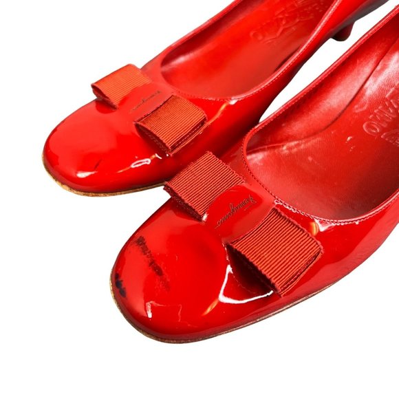 Ferragamo Vara Bow Pump Kitten Heel Red size 9 AAA Women Missing Metal Buckles